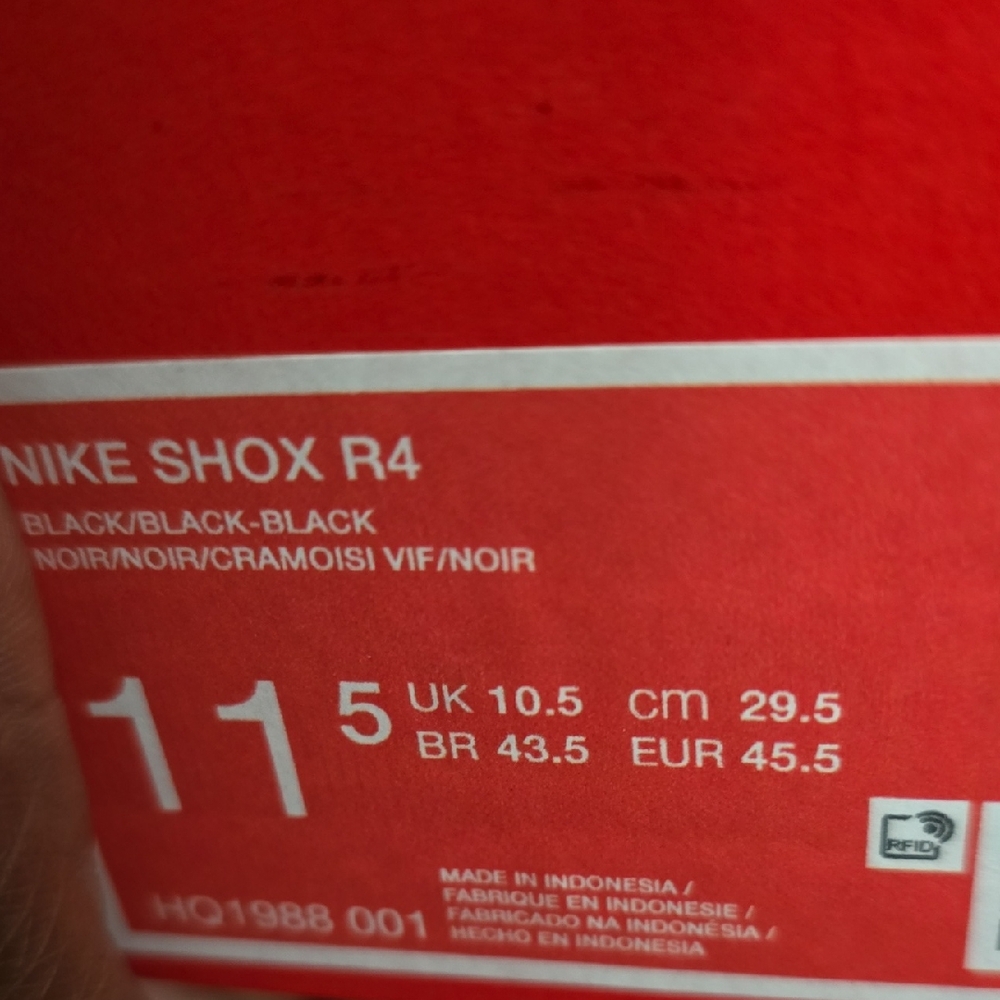 Nike Shox R4 in Black and Red